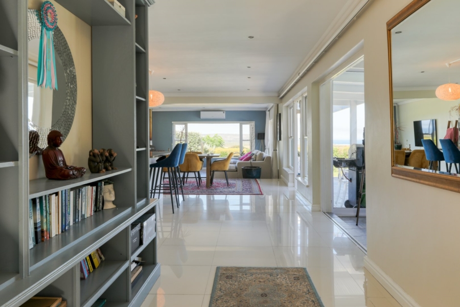 To Let 3 Bedroom Property for Rent in Noordhaven Western Cape